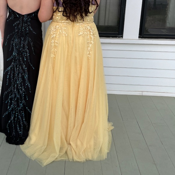 Yellow prom dress don’t need it anymore - Picture 3 of 3